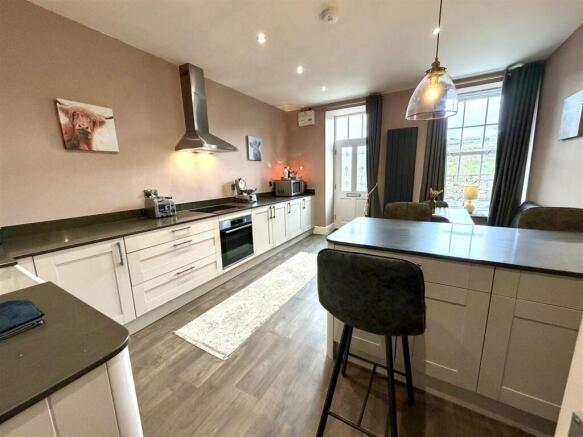 4 bed Town House for sale Image 6