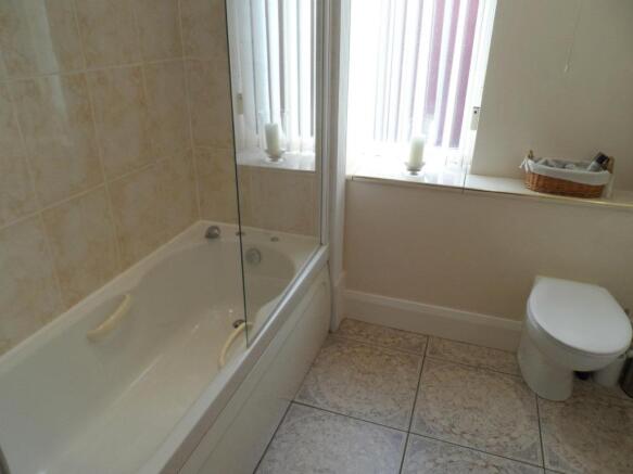 FAMILY BATHROOM