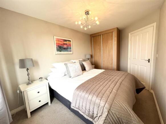 2 bed Apartment to rent Image 8