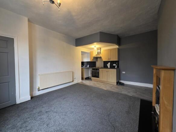 2 bed End of Terrace to rent Image 8