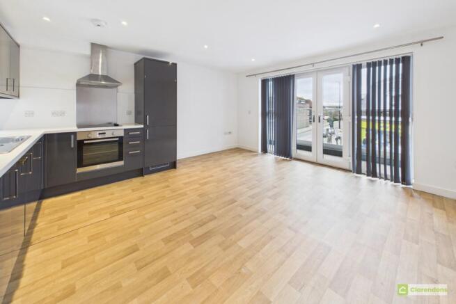 CAM02528G0-PR0438-STILL009