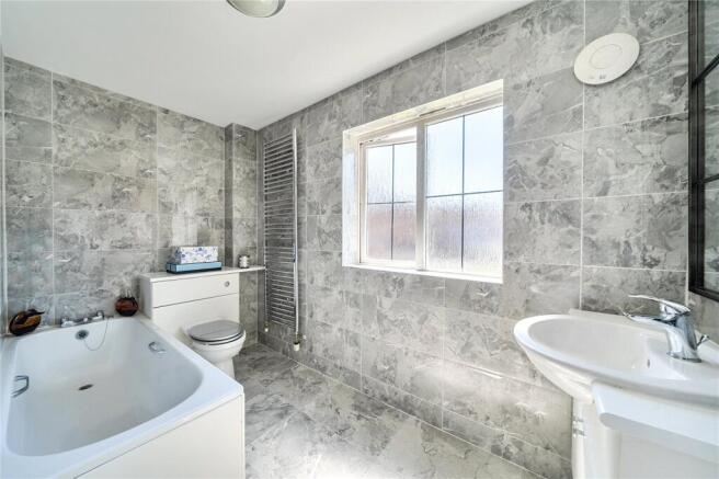 5 bed Detached for sale Image 10