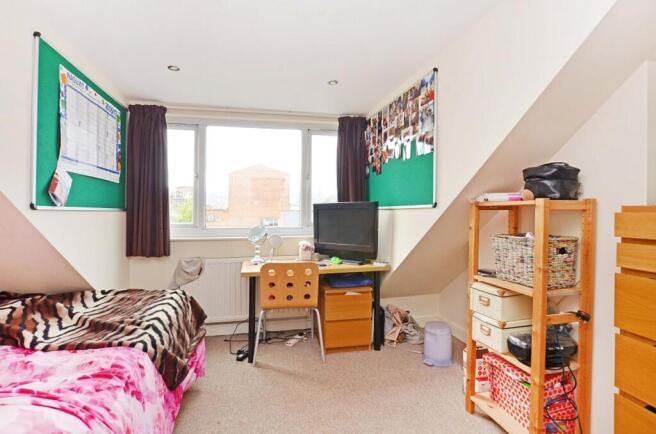 4 bed Terraced to rent Image 9