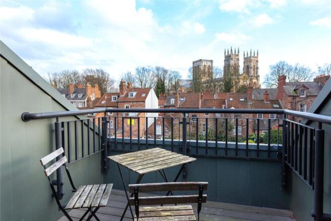 2 bed Flat for sale Image 7