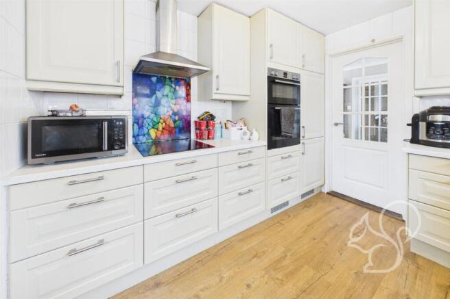 Oakwood Drive, West Mersea, CO5 photo 4