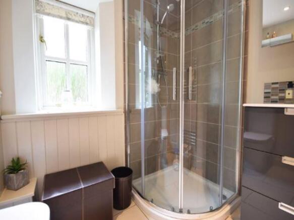 En-suite (Master bed