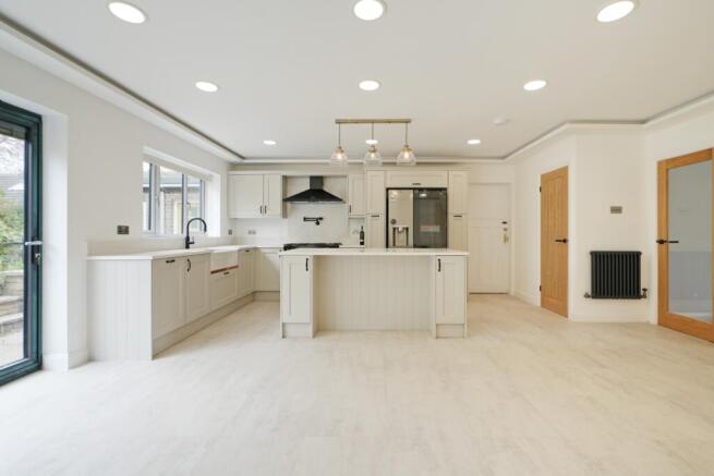 4 bed Detached to rent Image 7