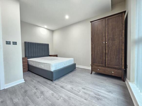 3 bed Ground Flat to rent Image 8