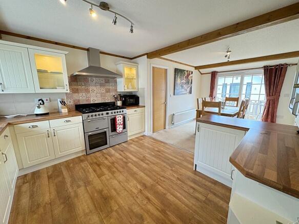 Kitchen to diner