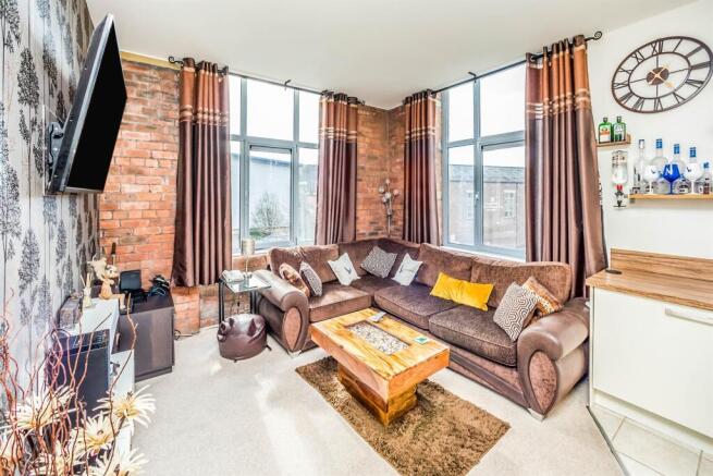 2 bed Apartment to rent Image 10