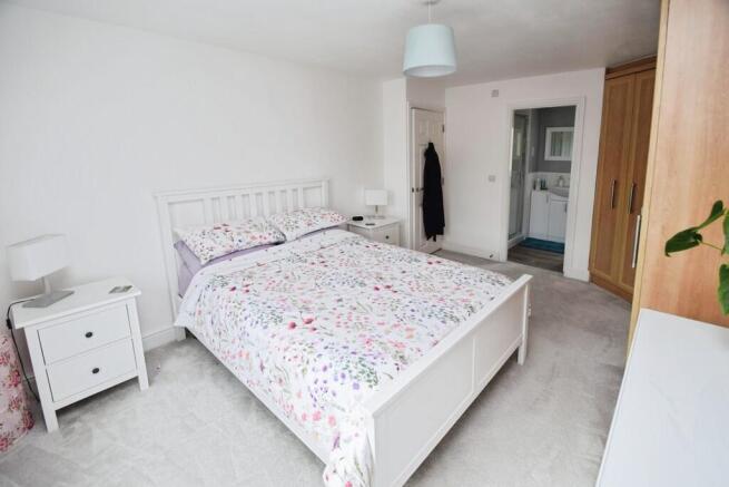 5 bed Detached for sale Image 7
