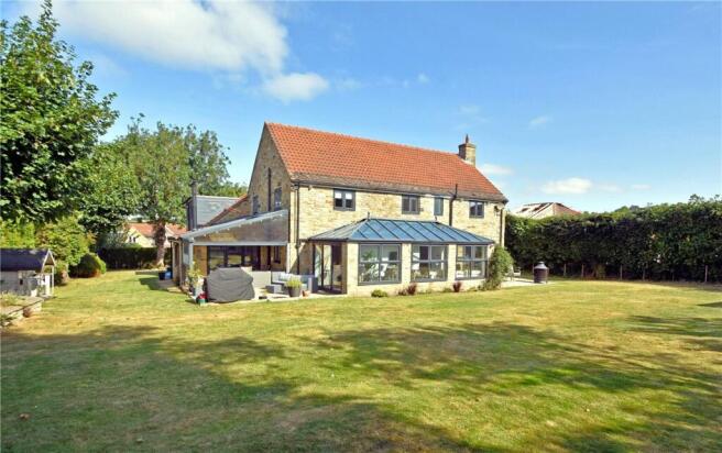 5 bed Detached for sale in leeds