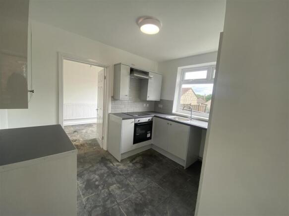 4 bed Semi-Detached to rent Image 4