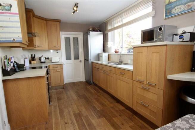 KITCHEN/DINING ROOM