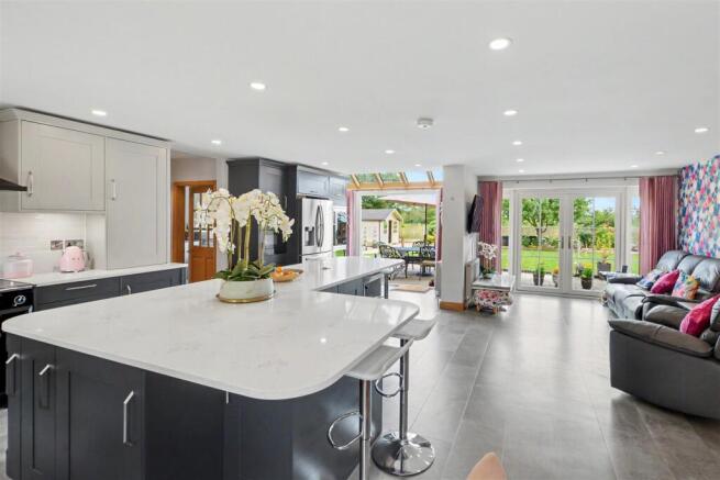 Kitchen_2.jpeg