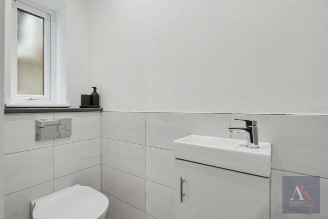 4 bed Semi-Detached for sale Image 10
