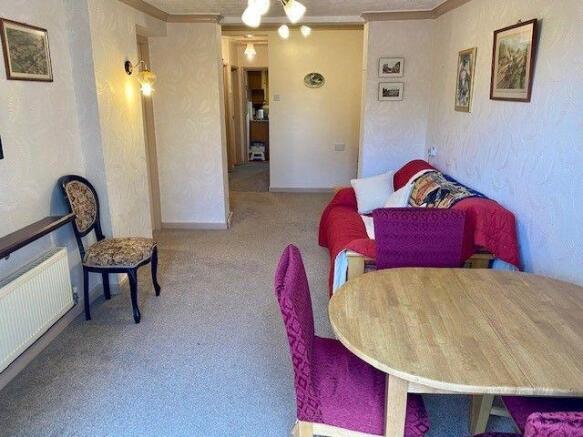 DINING/SITTING ROOM