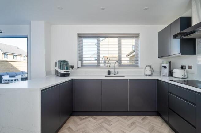 4 bed Detached for sale Image 5