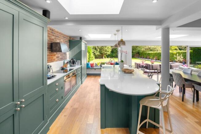 4 bed Detached for sale Image 8