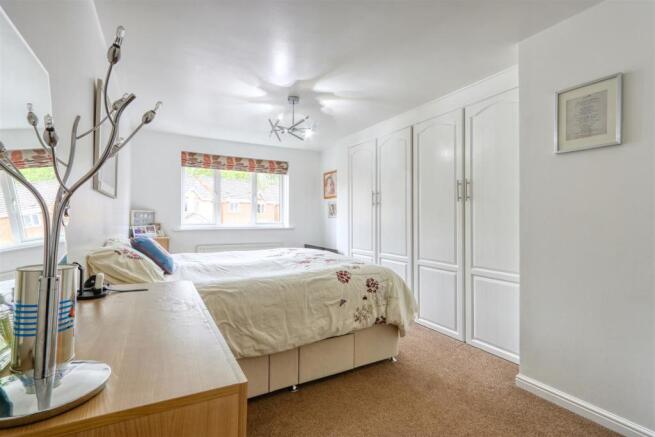 MAIN BEDROOM