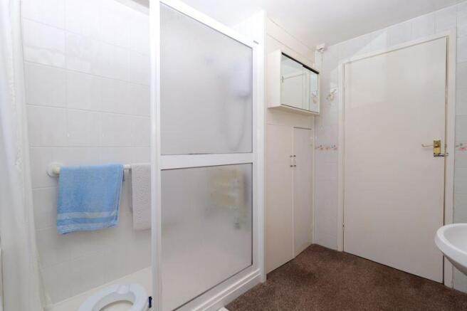 Bathroom (Ground Floor)