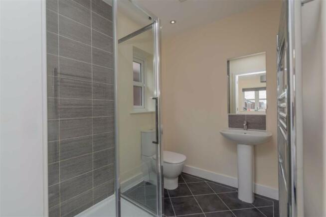 En Suite Shower Room: