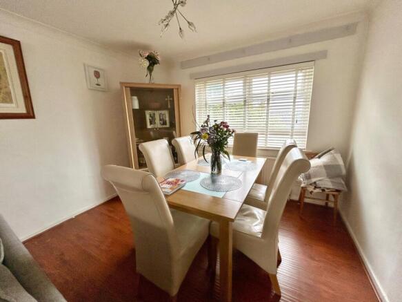 4 bed Semi-Detached for sale Image 4