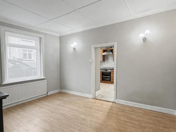 Lodge Close, Penn Hill  photo 4
