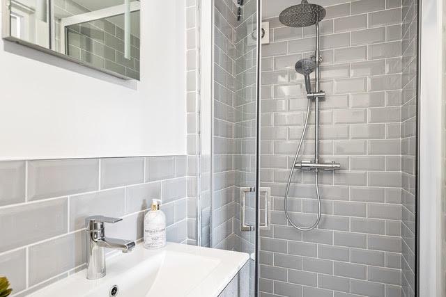 ensuite1.jpg