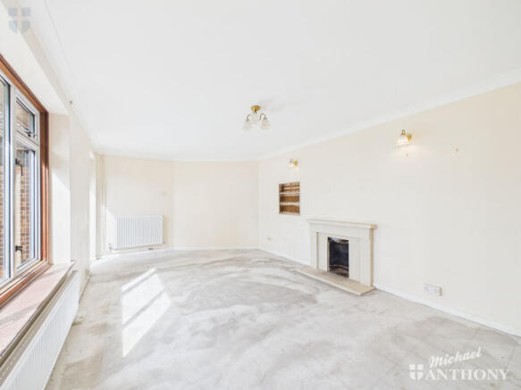 CAM03218G0-PR0984-STILL007