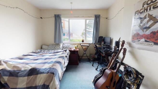 5 bed Semi-Detached to rent Image 5