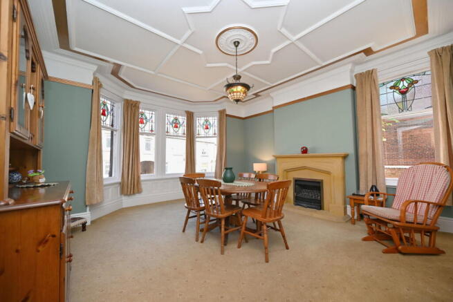 6 bed Detached for sale Image 10