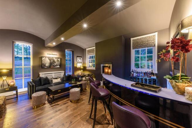 Cocktail Lounge