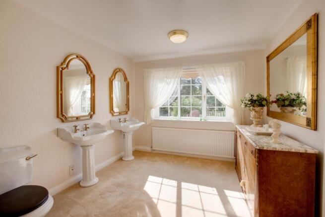 Master En-Suite Bath