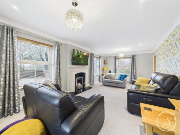 5 bed Detached for sale Image 5