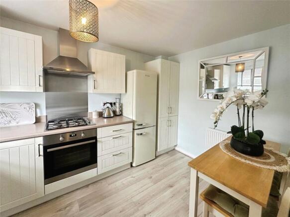 3 bed Semi-Detached for sale Image 10