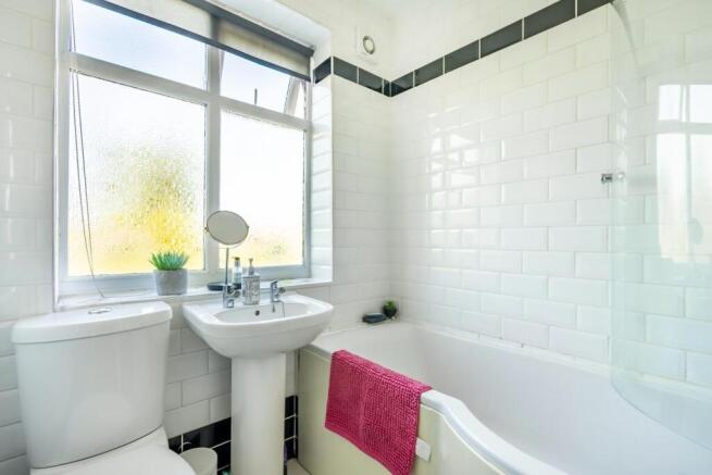 4 bed Semi-Detached for sale Image 11