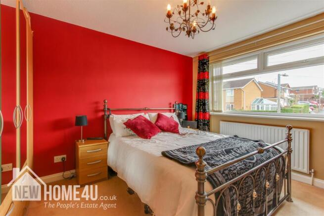 MASTER BEDROOM:
