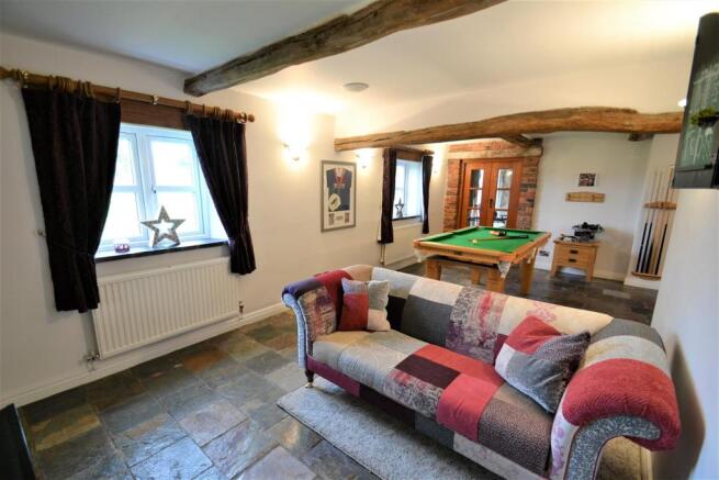 Games room/entertaining room