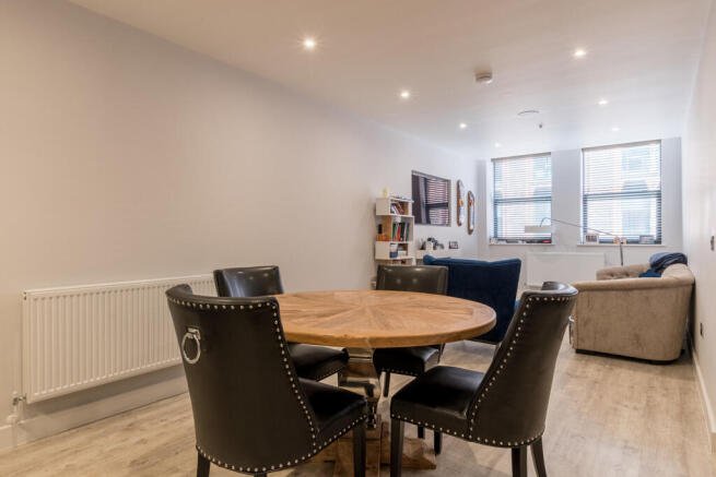 2 bed Flat to rent Image 5