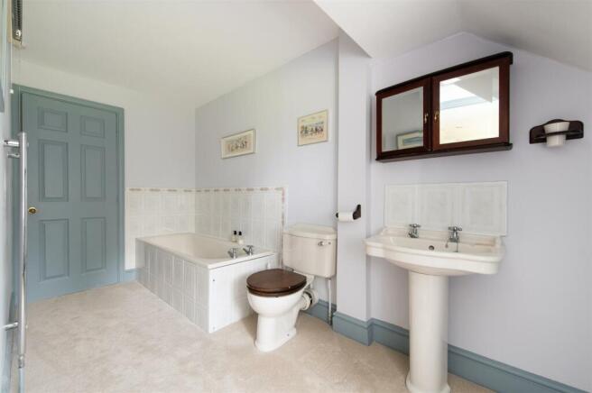 Jack-and-Jill En-Suite Bathroom