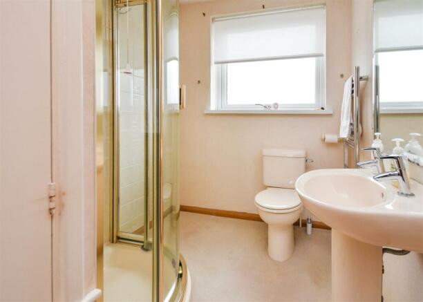 10 Ashley Gardens - Bathroom.jpg