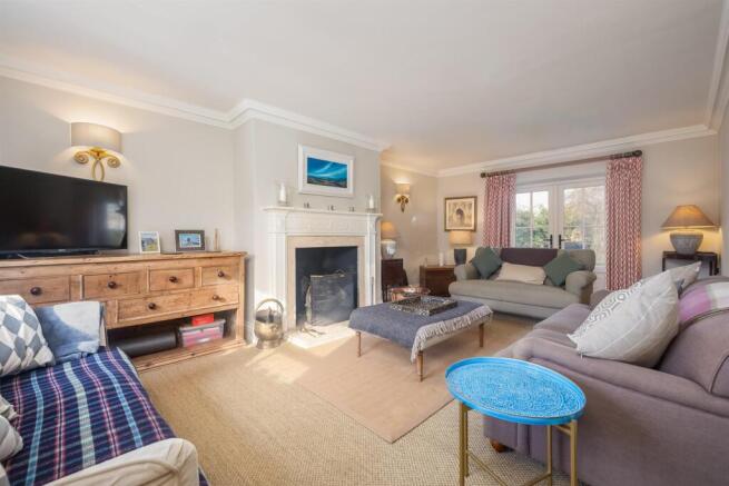 4 bed Detached for sale Image 9
