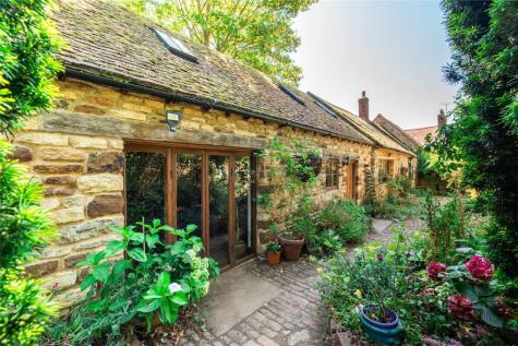 Northampton Road, Blisworth, Northamptonshire, NN7