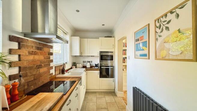 3 bed Semi-Detached for sale Image 6