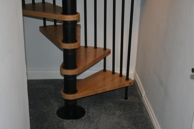 STAIRS TO LOFT