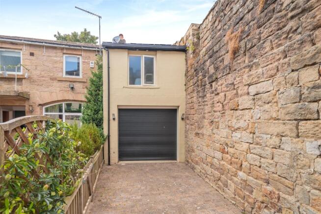 5 bed Terraced for sale Image 8