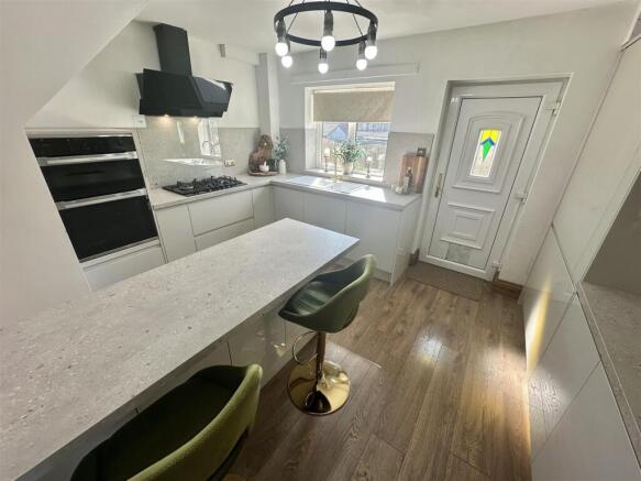 3 bed Semi-Detached for sale Image 4