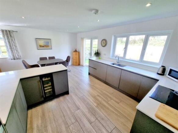 Kitchen 1.jpg