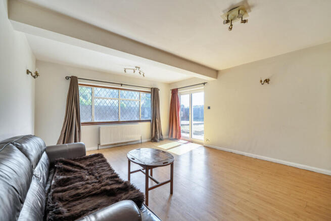 Green Lane, Chertsey, KT16 9 photo 4